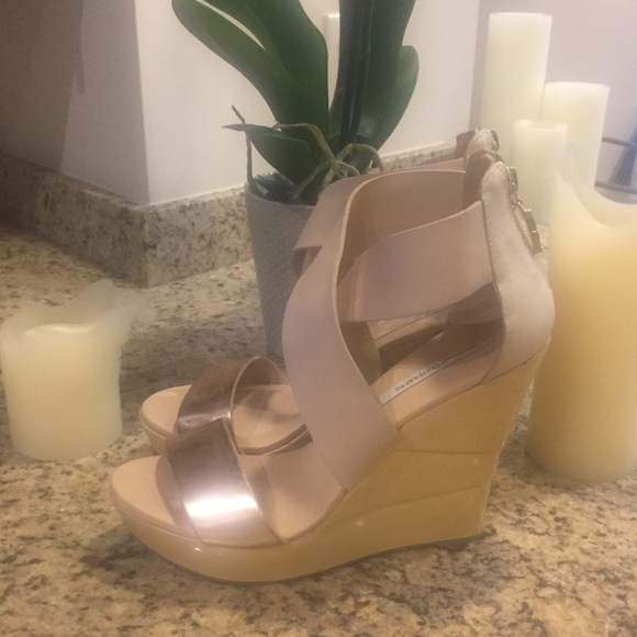 NEW Diane Von Furstenberg Wedge Heels. Size 10 - Picture 5 of 7